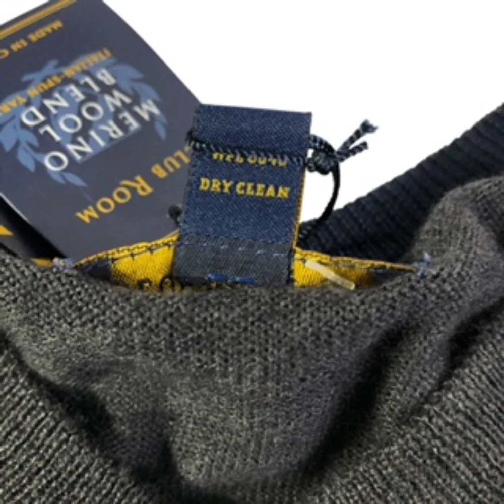 NWT Club Room, V-Neck Long Sleeve Italian Yarn Men's Charcoal Sweater Size M